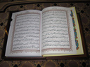 Moderner arabischer Koran mit persischer Übersetzung